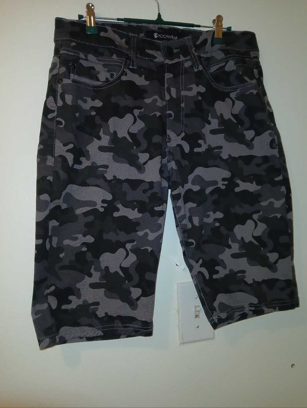 Rocawear Men's Black & Gray Camo Shorts